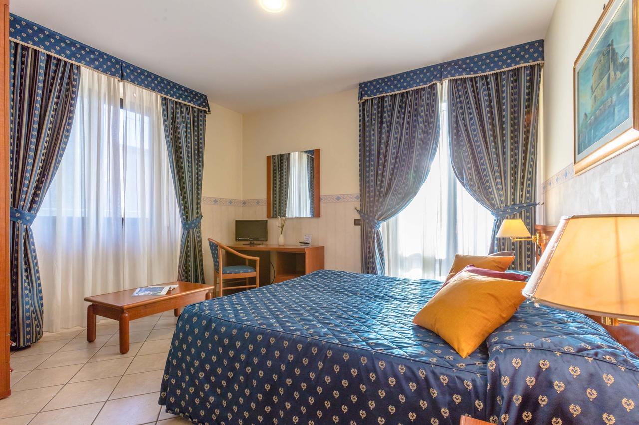 Hotel Traiano Civitavecchia Eksteriør billede